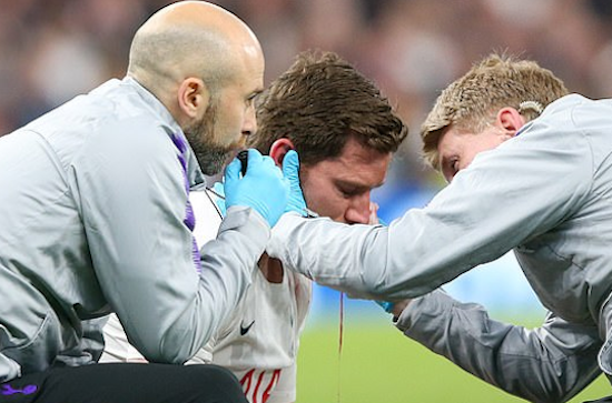 フェルトンゲンが相手選手と交錯し脳震盪